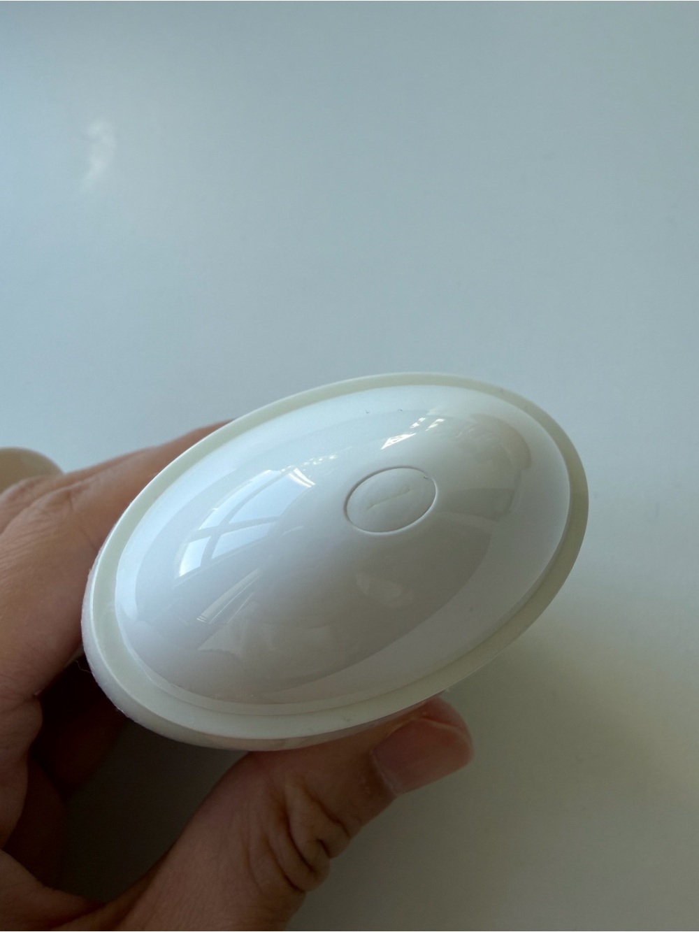 CHANEL White La Crème Main Portable Hand Cream (no box, brand new, never used) - Picture 2 of 2